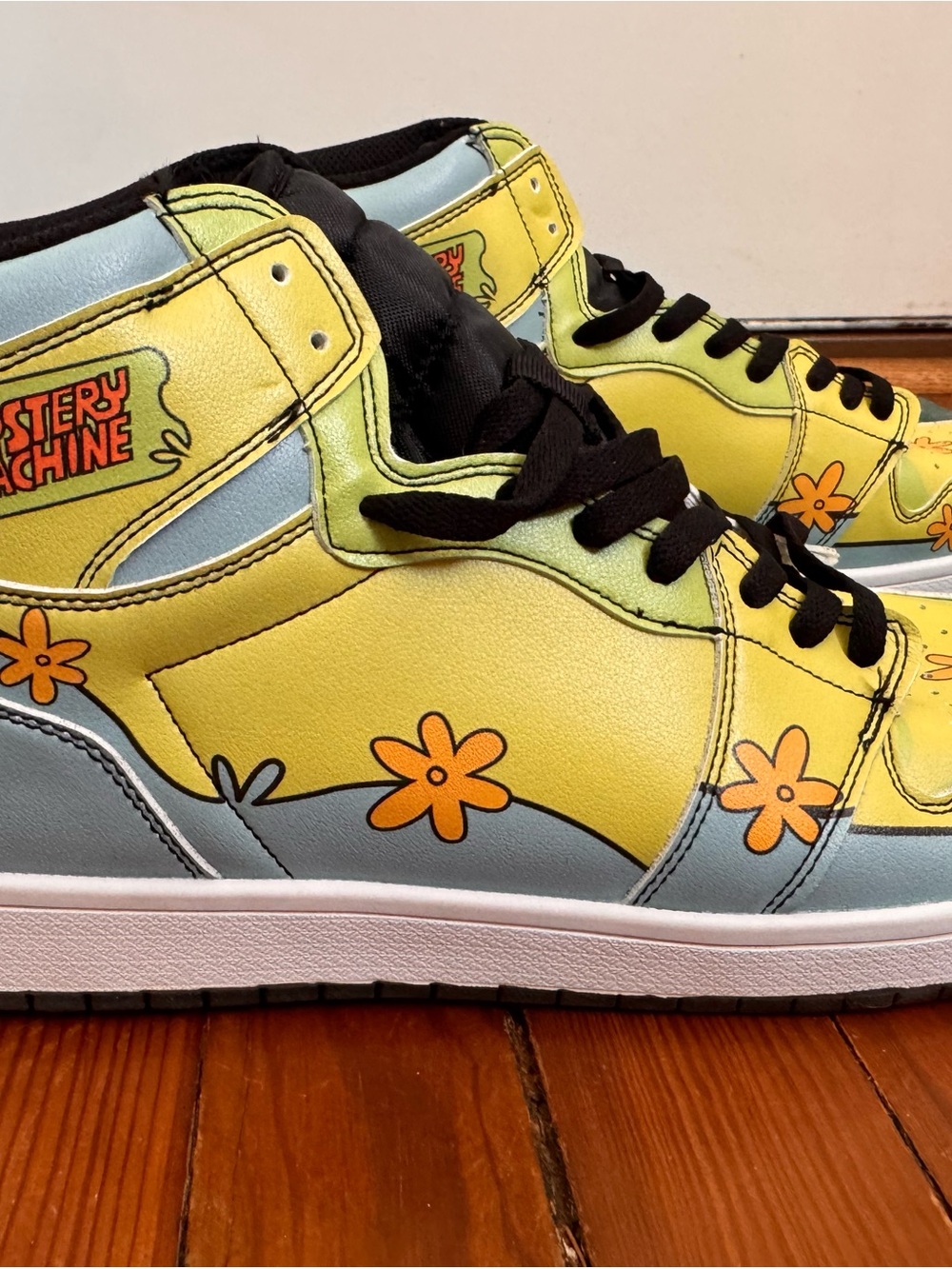 Scooby Doo Ltd Ed Mystery Machine Men’s High-Top Sneakers - Yellow/Light Blue